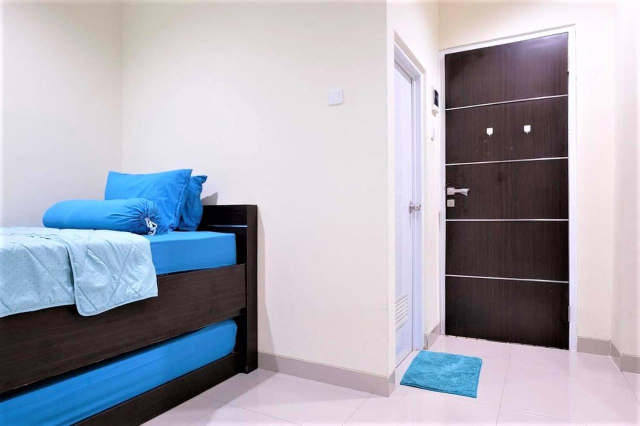 Giant Kost Hotel Tangerang Exterior photo